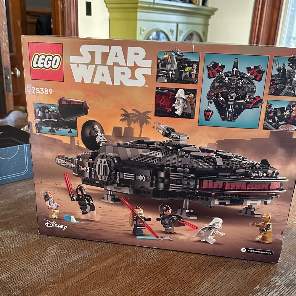 LEGO Star Wars Sith Infiltrator Building Set - Black and Red
